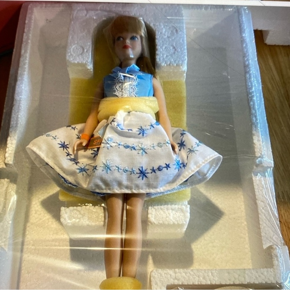 Vintage Skipper Doll 1993 Porcelain 30th Anniversary